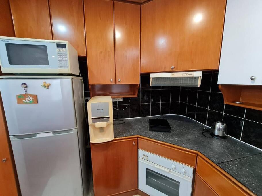 Lovely Waterfront Riverbank Suite With Pool A2 Kuching Extérieur photo